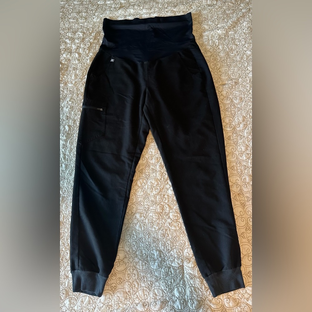 Women’s M Regular FIGS Maternity Zamora scrubs jogger style in Black